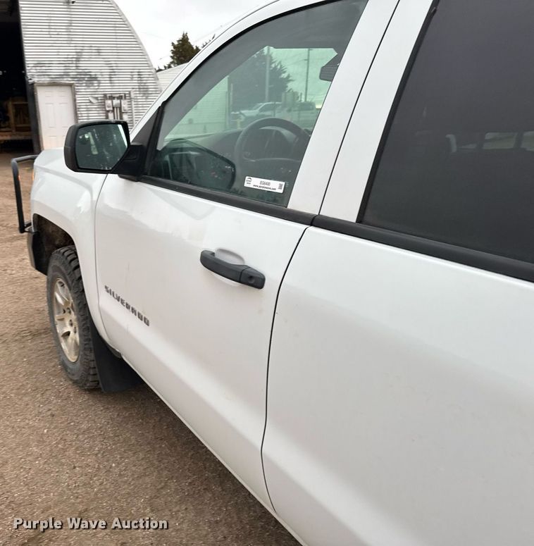 image for item EG6400 2014 Chevrolet Silverado 1500 Crew Cab pickup truck