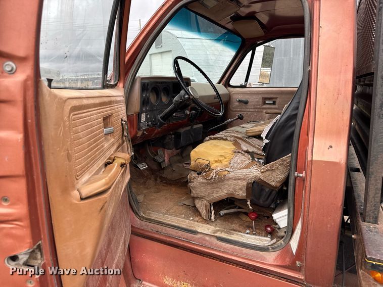 image for item EG6401 1980 GMC 7000 dump flatbed truck