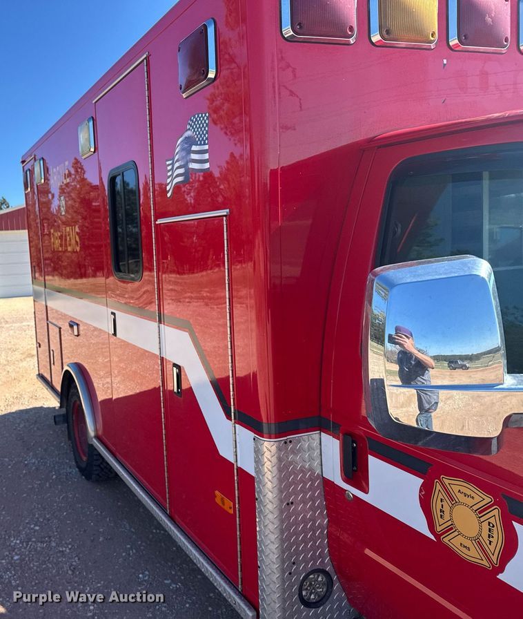 image for item EG6410 2010 Ford E450 ambulance