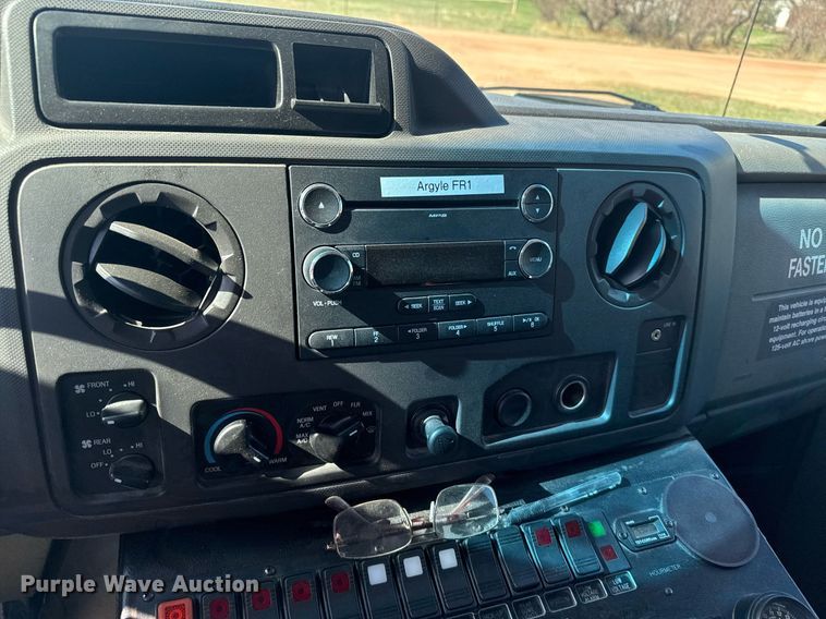 image for item EG6410 2010 Ford E450 ambulance