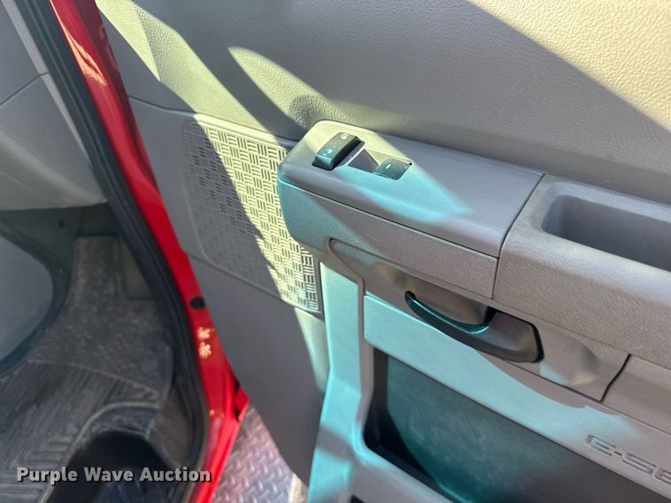 image for item EG6410 2010 Ford E450 ambulance