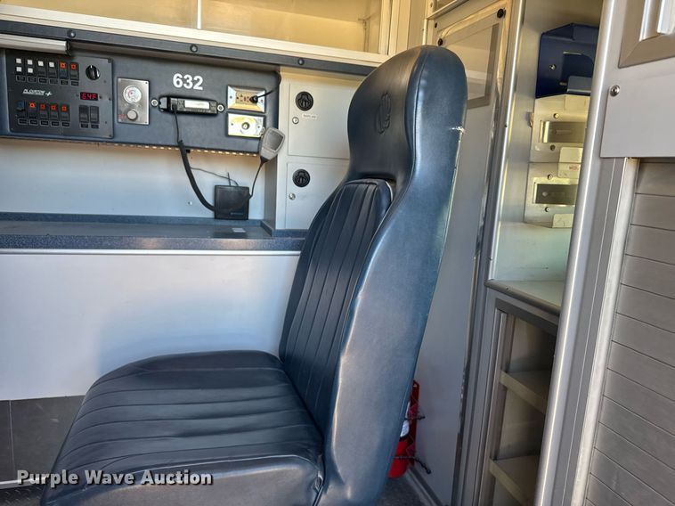 image for item EG6410 2010 Ford E450 ambulance