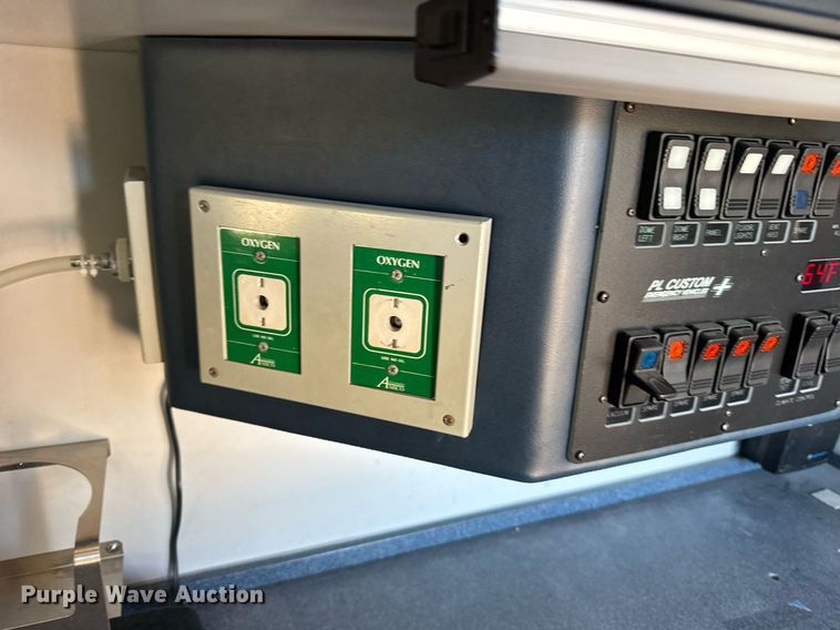 image for item EG6410 2010 Ford E450 ambulance