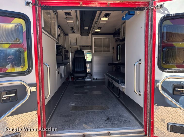 image for item EG6410 2010 Ford E450 ambulance
