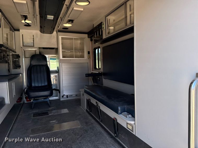 image for item EG6410 2010 Ford E450 ambulance