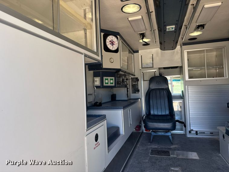 image for item EG6410 2010 Ford E450 ambulance