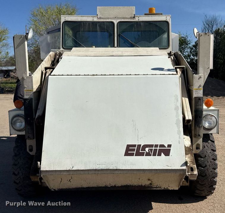 image for item EG6414 1994 Elgin Pelican S street sweeper