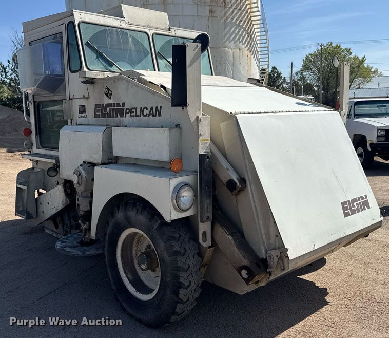 image for item EG6414 1994 Elgin Pelican S street sweeper