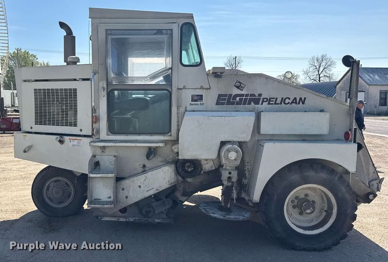 image for item EG6414 1994 Elgin Pelican S street sweeper