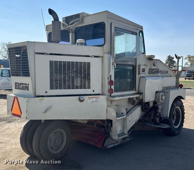 image for item EG6414 1994 Elgin Pelican S street sweeper