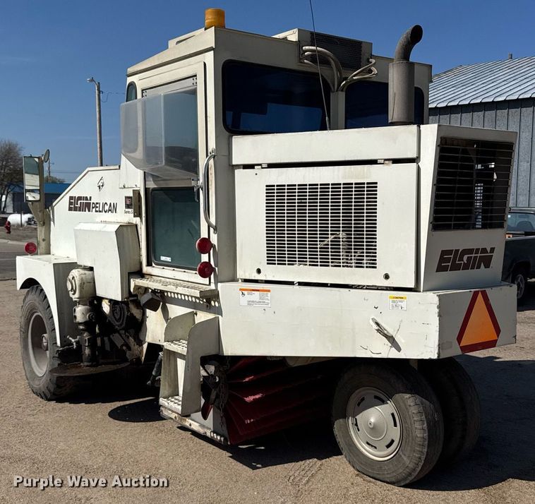 image for item EG6414 1994 Elgin Pelican S street sweeper