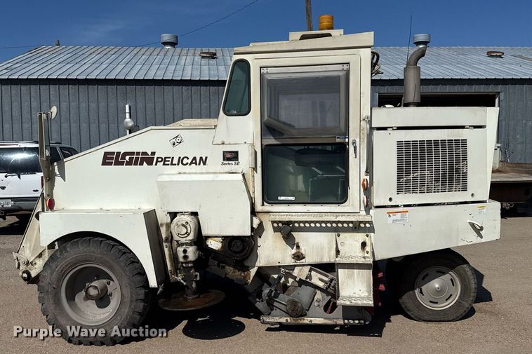 image for item EG6414 1994 Elgin Pelican S street sweeper