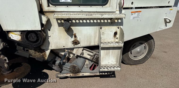 image for item EG6414 1994 Elgin Pelican S street sweeper