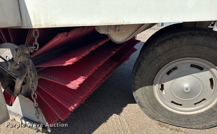 image for item EG6414 1994 Elgin Pelican S street sweeper