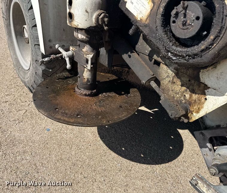 image for item EG6414 1994 Elgin Pelican S street sweeper