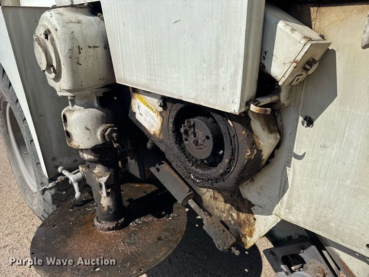 image for item EG6414 1994 Elgin Pelican S street sweeper