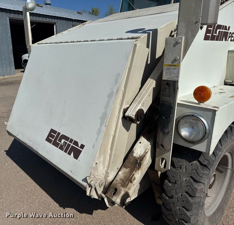 image for item EG6414 1994 Elgin Pelican S street sweeper