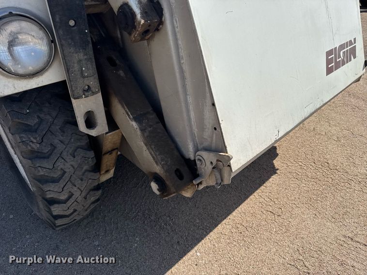 image for item EG6414 1994 Elgin Pelican S street sweeper