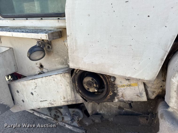 image for item EG6414 1994 Elgin Pelican S street sweeper