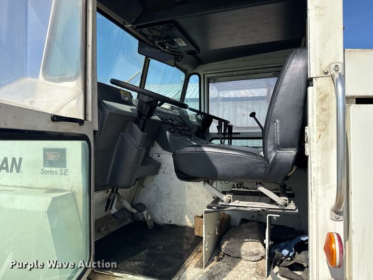 image for item EG6414 1994 Elgin Pelican S street sweeper