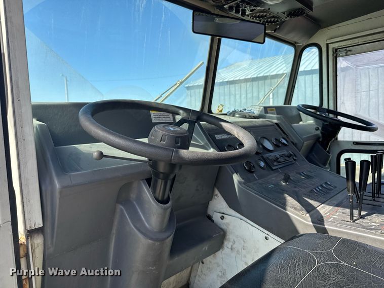 image for item EG6414 1994 Elgin Pelican S street sweeper