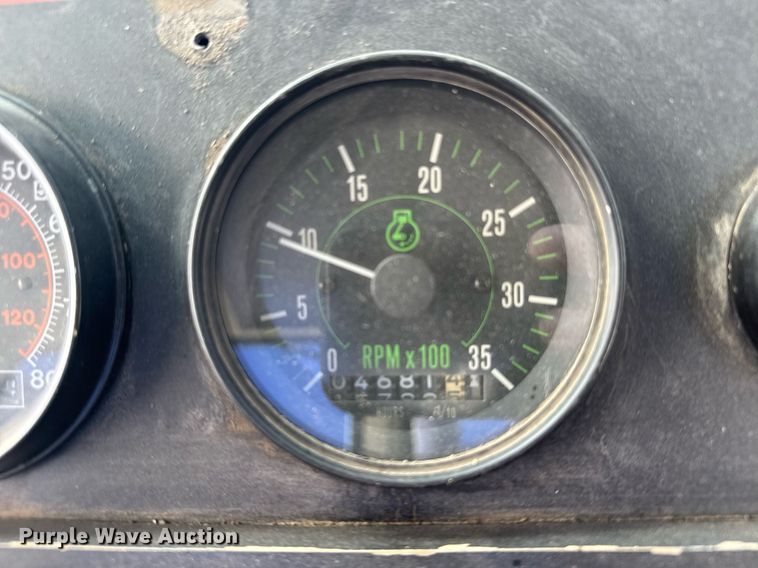 image for item EG6414 1994 Elgin Pelican S street sweeper