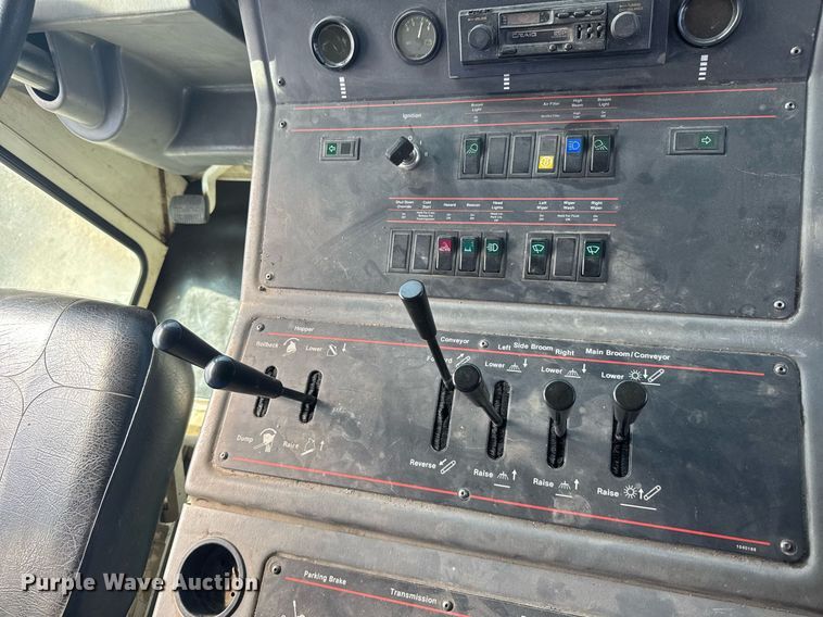 image for item EG6414 1994 Elgin Pelican S street sweeper