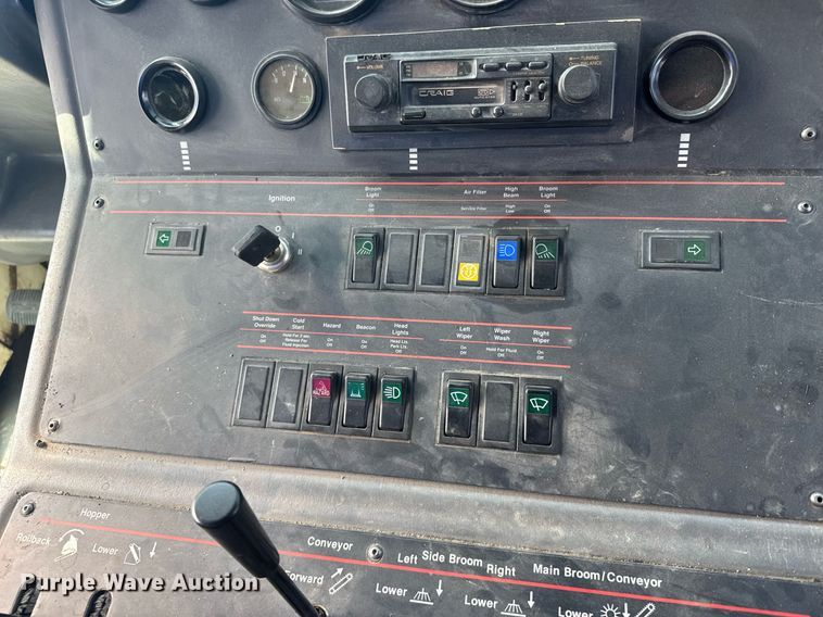 image for item EG6414 1994 Elgin Pelican S street sweeper