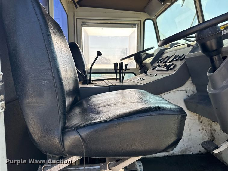 image for item EG6414 1994 Elgin Pelican S street sweeper