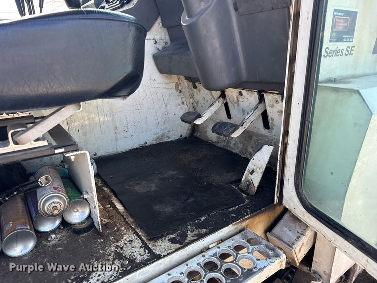 image for item EG6414 1994 Elgin Pelican S street sweeper