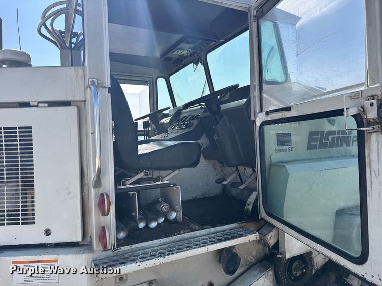 image for item EG6414 1994 Elgin Pelican S street sweeper