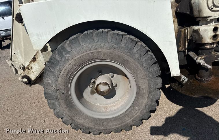 image for item EG6414 1994 Elgin Pelican S street sweeper