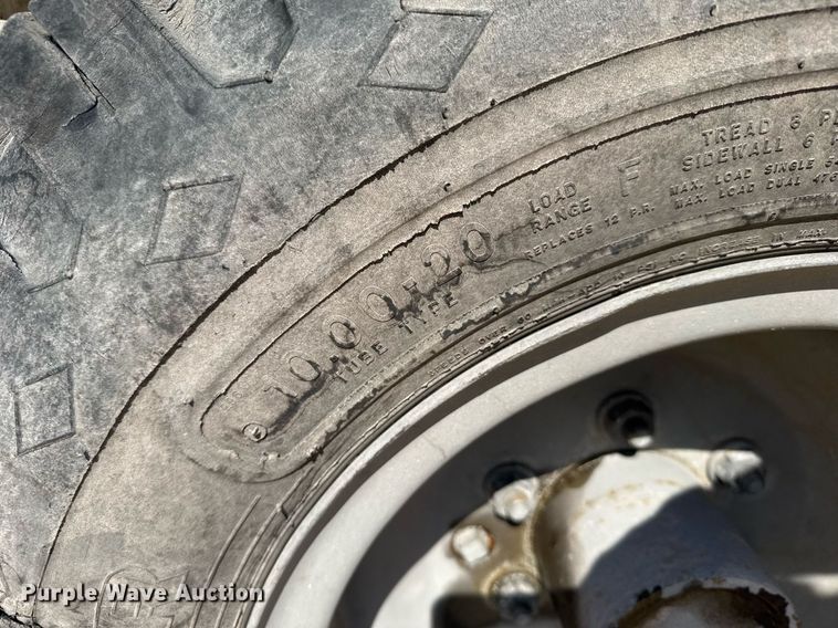 image for item EG6414 1994 Elgin Pelican S street sweeper