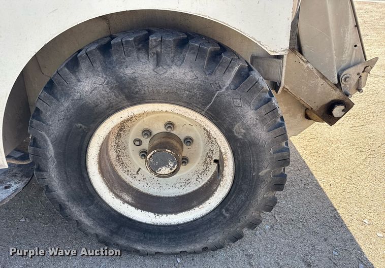 image for item EG6414 1994 Elgin Pelican S street sweeper