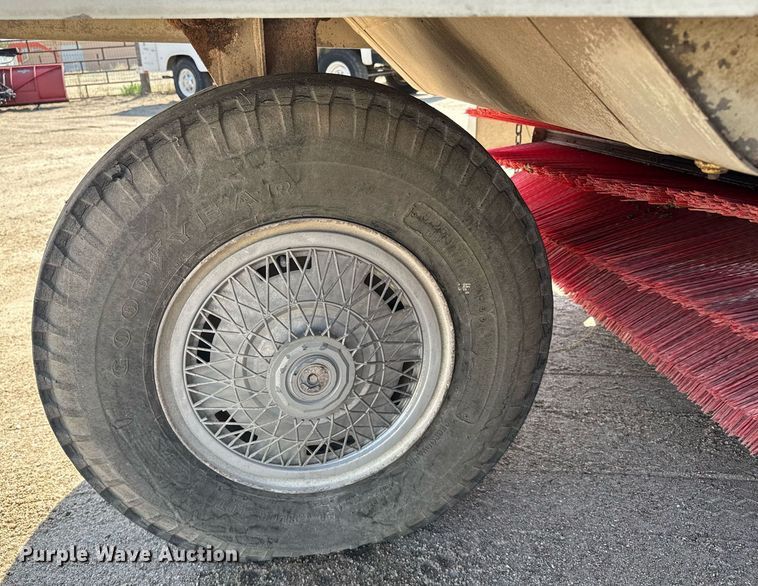 image for item EG6414 1994 Elgin Pelican S street sweeper