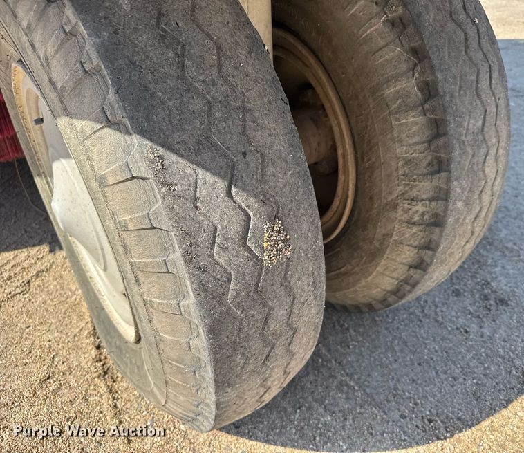 image for item EG6414 1994 Elgin Pelican S street sweeper