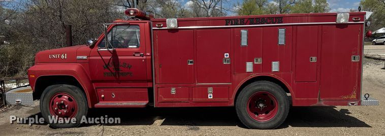 image for item EG6420 1982 Ford F600 rescue vehicle