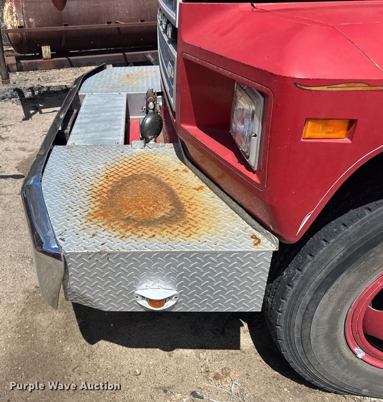 image for item EG6420 1982 Ford F600 rescue vehicle