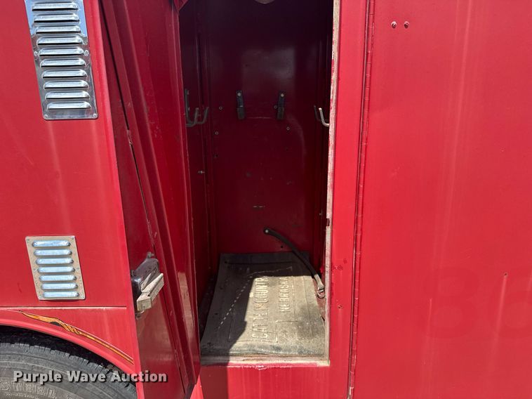 image for item EG6420 1982 Ford F600 rescue vehicle