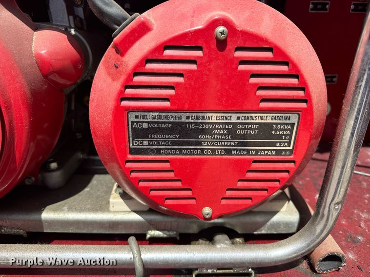 image for item EG6420 1982 Ford F600 rescue vehicle