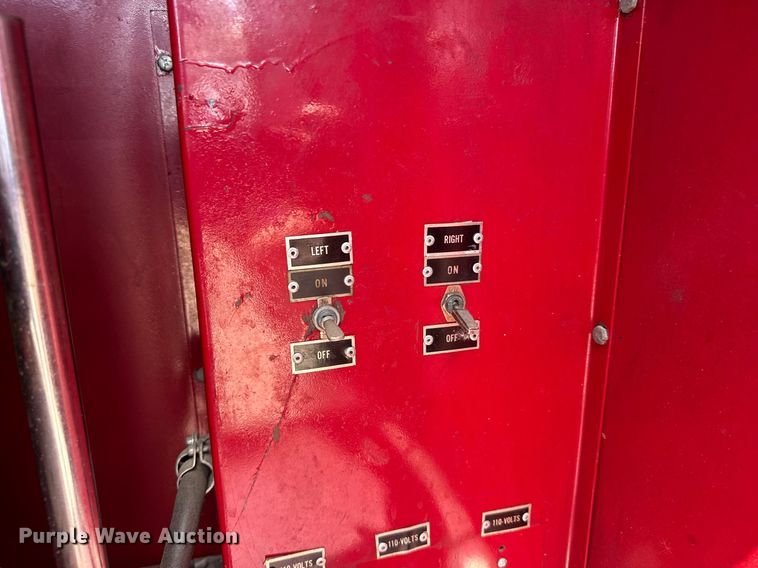 image for item EG6420 1982 Ford F600 rescue vehicle