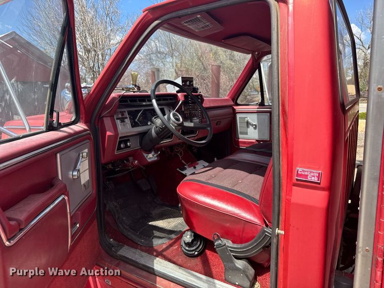 image for item EG6420 1982 Ford F600 rescue vehicle