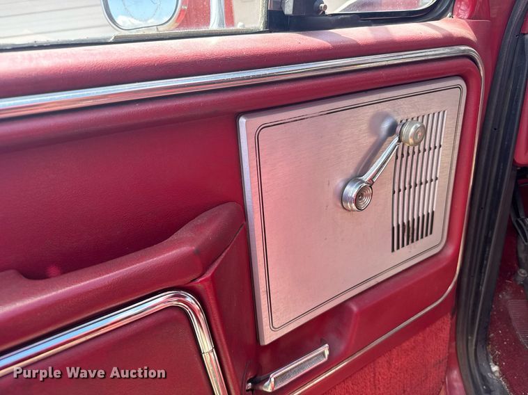 image for item EG6420 1982 Ford F600 rescue vehicle