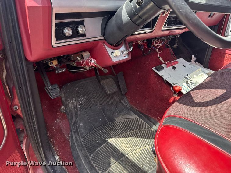 image for item EG6420 1982 Ford F600 rescue vehicle