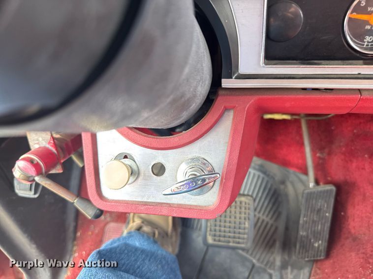 image for item EG6420 1982 Ford F600 rescue vehicle