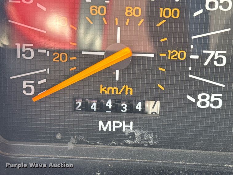 image for item EG6420 1982 Ford F600 rescue vehicle