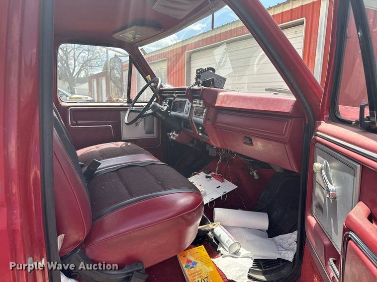 image for item EG6420 1982 Ford F600 rescue vehicle
