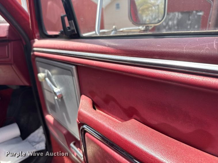 image for item EG6420 1982 Ford F600 rescue vehicle