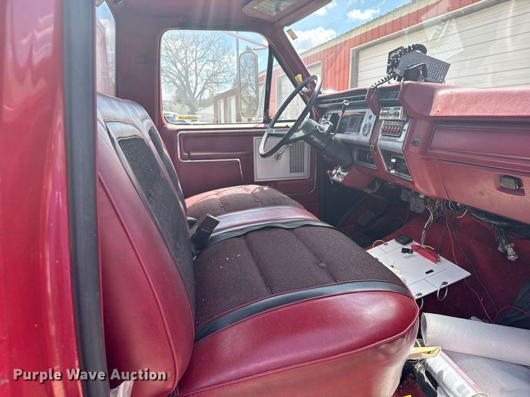 image for item EG6420 1982 Ford F600 rescue vehicle