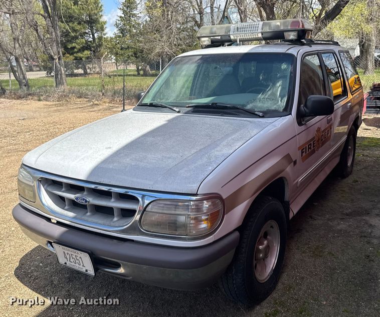 image for item EG6421 1997 Ford Explorer XLT SUV
